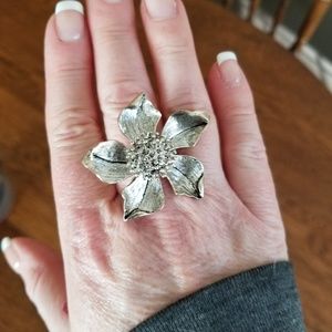 Ring large silver metal flower